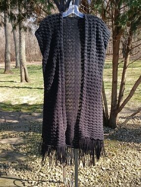 2 CHIC KNIT VEST WITH FRINGE sz M